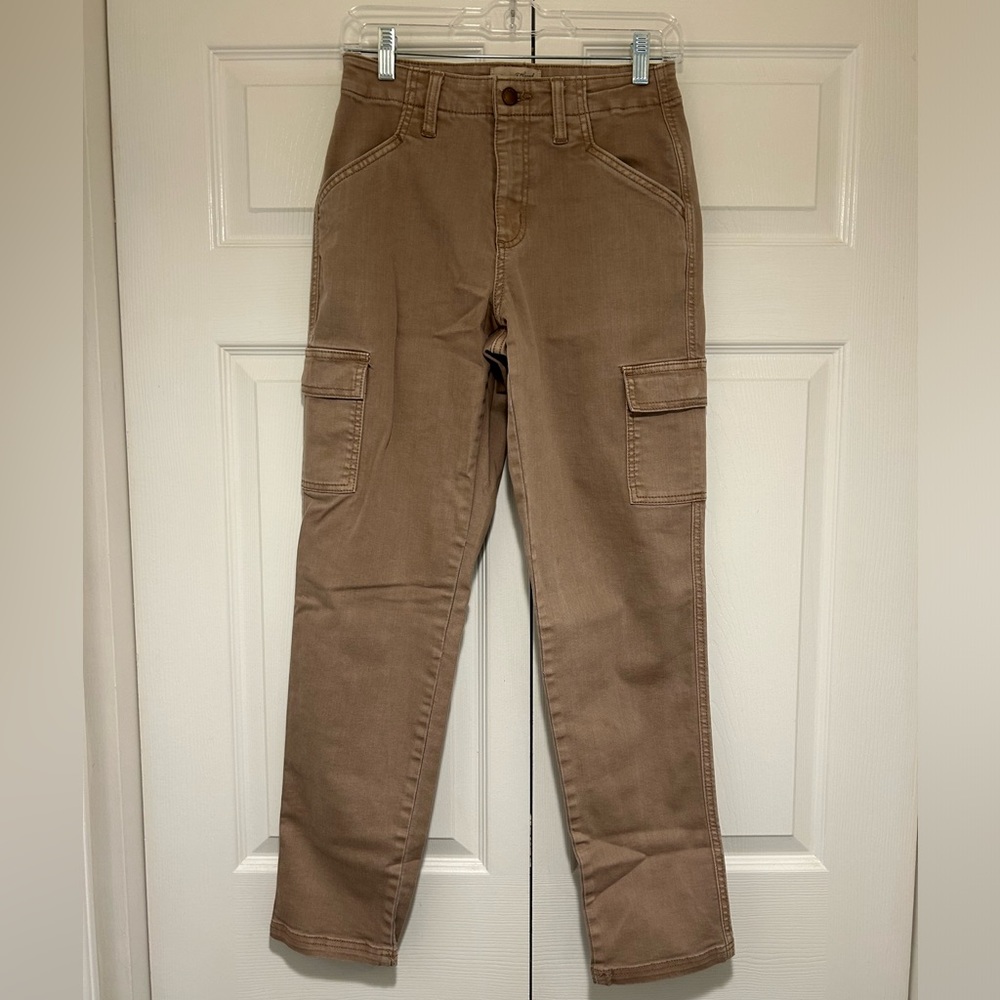 Universal Thread Women’s Boyfriend jeans; size 0; tan